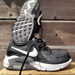 Nike Air Max Excee, Womens size 7, Black and White, Athletic Trainer